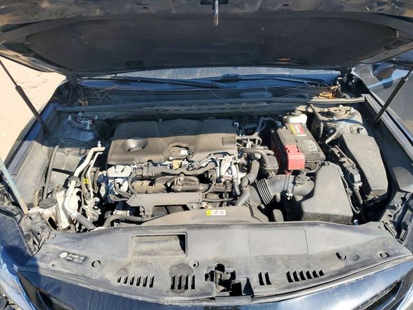 2020 TOYOTA CAMRY SE — Engine bay