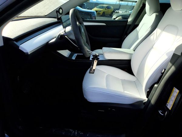 2025 TESLA MODEL Y