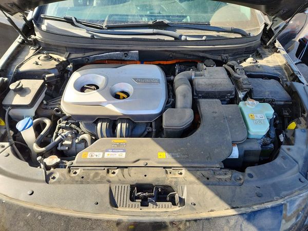 2017 HYUNDAI SONATA Plug-in Hybrid Limited — Engine bay