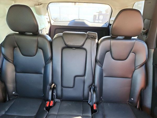 2020 VOLVO XC90 Momentum — SUVN