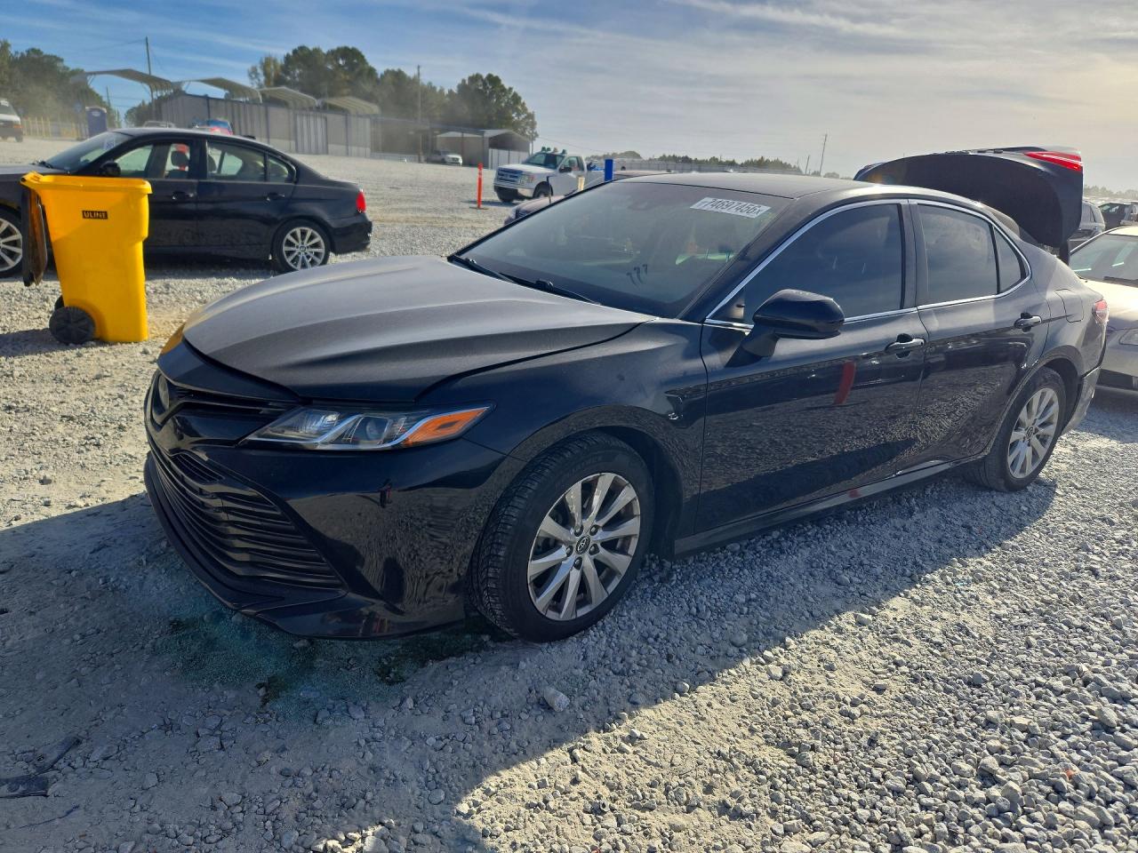 2018 TOYOTA CAMRY LE/SE/XLE/XSE — Front 3/4