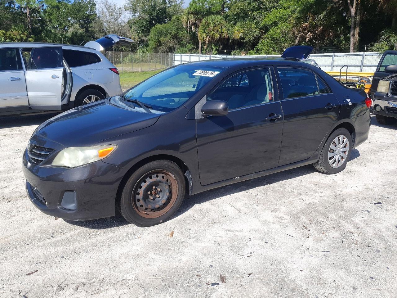 2013 TOYOTA COROLLA — Front 3/4