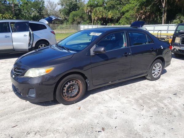 2013 TOYOTA COROLLA — Front 3/4