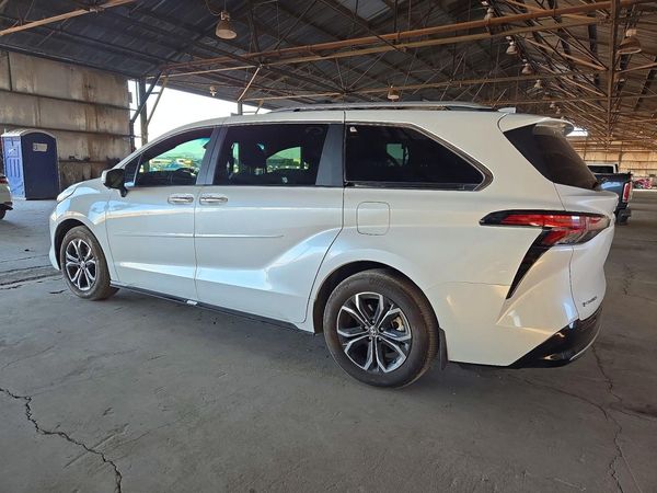 2025 TOYOTA SIENNA Platinum — DSRA