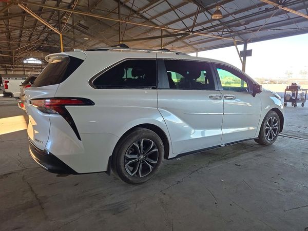 2025 TOYOTA SIENNA Platinum — PSRA