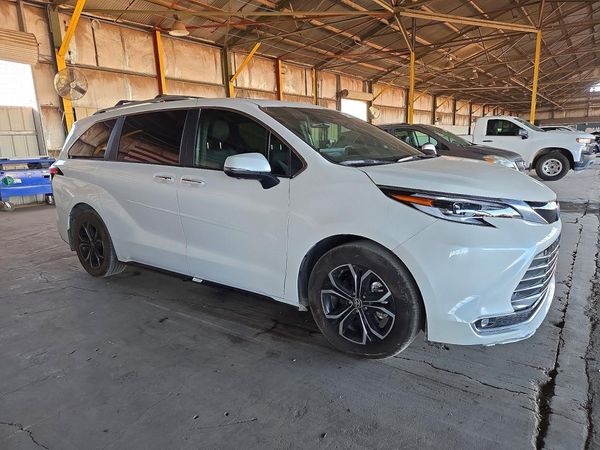 2025 TOYOTA SIENNA Platinum — Passenger 3/4