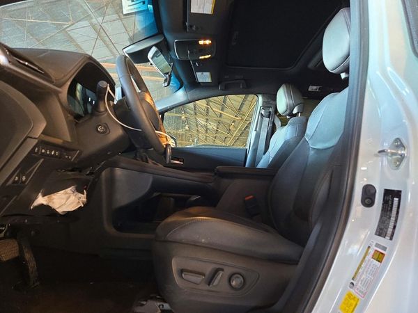 2025 TOYOTA SIENNA Platinum — DENT