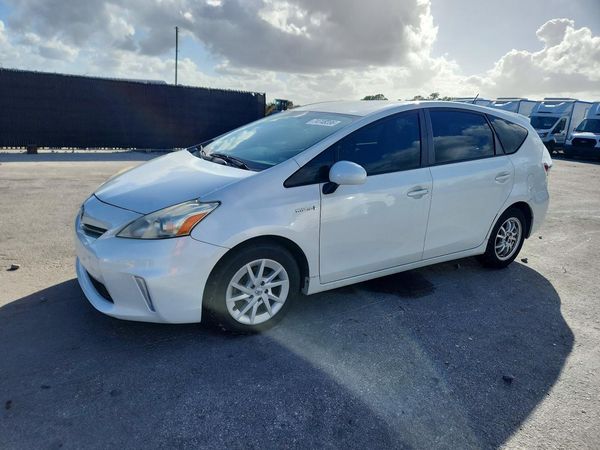 2013 TOYOTA PRIUS — Front 3/4