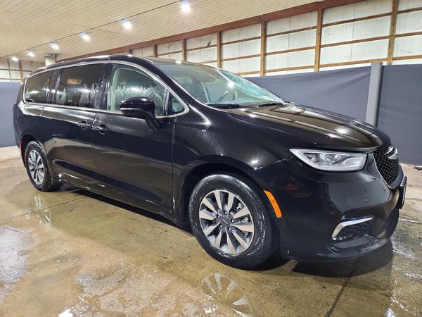 2024 CHRYSLER PACIFICA Select — Passenger 3/4