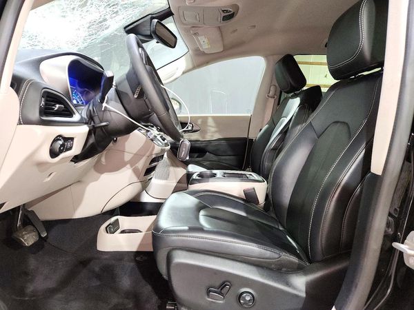 2024 CHRYSLER PACIFICA Select — DENT