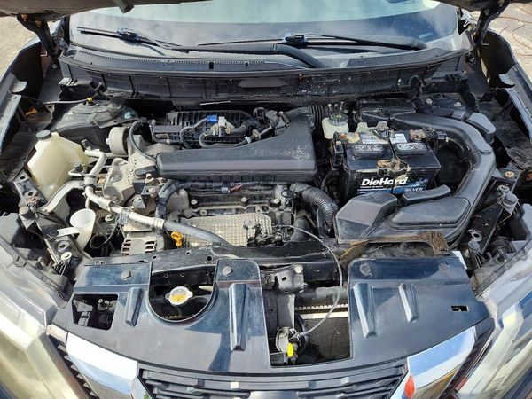 2018 NISSAN ROGUE — Engine bay