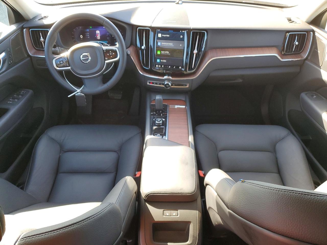 2023 VOLVO XC60 Plus Bright