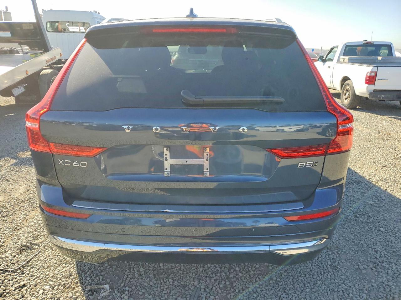 2023 VOLVO XC60 Plus Bright