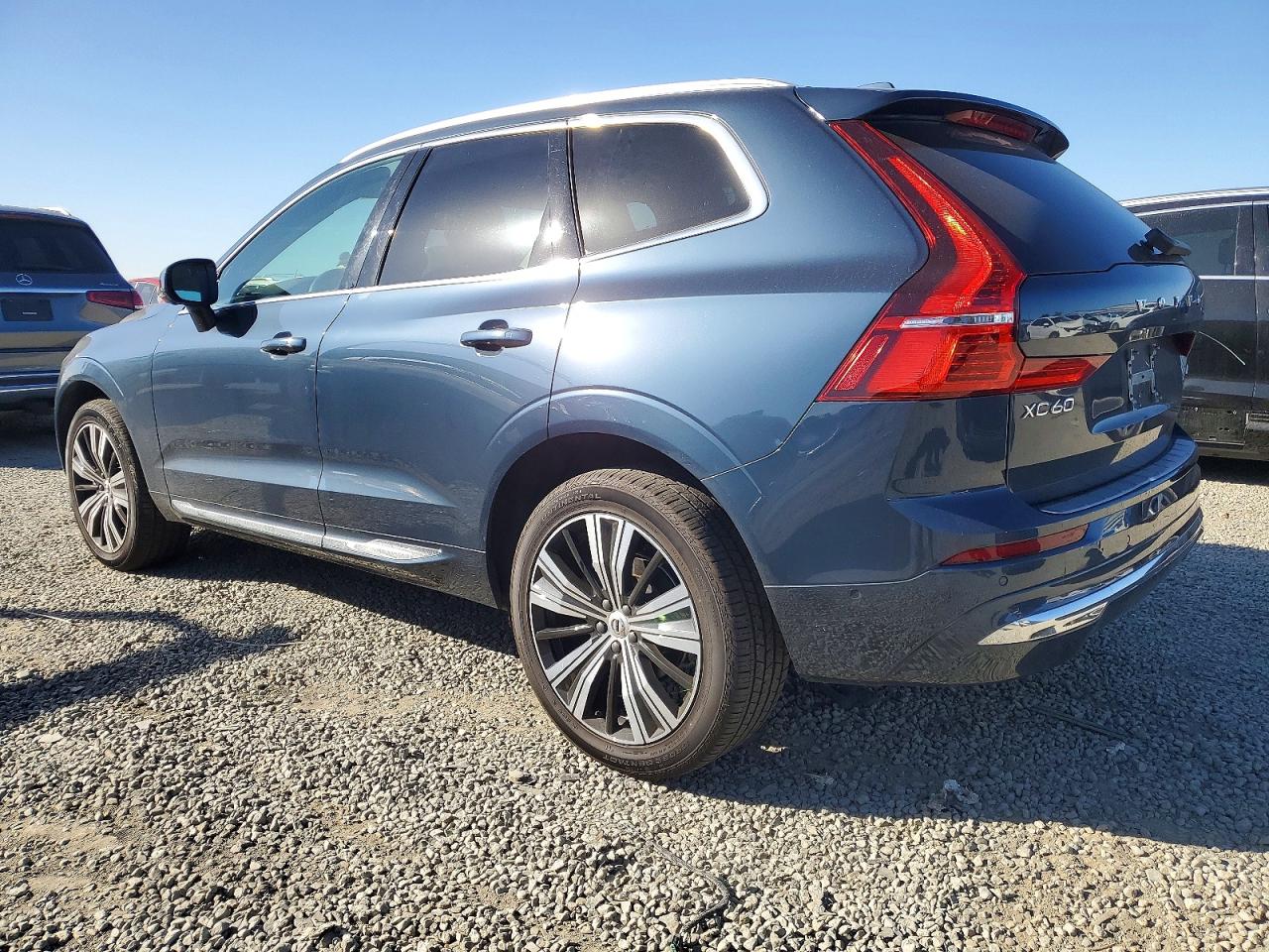 2023 VOLVO XC60 Plus Bright