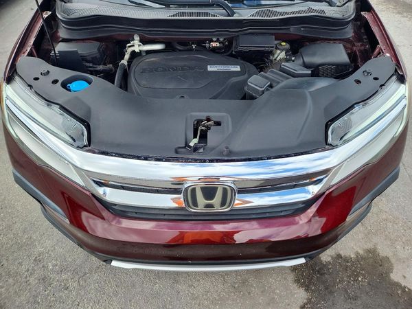 2019 HONDA PILOT EXL — Engine bay