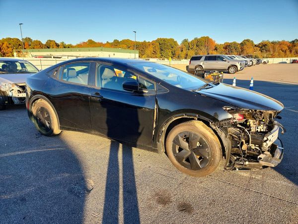 2026 TOYOTA PRIUS — Passenger 3/4