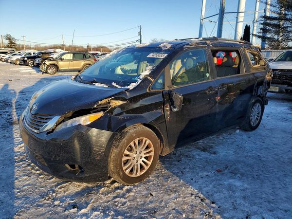 2014 TOYOTA SIENNA