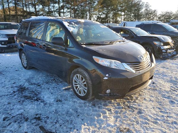 2014 TOYOTA SIENNA