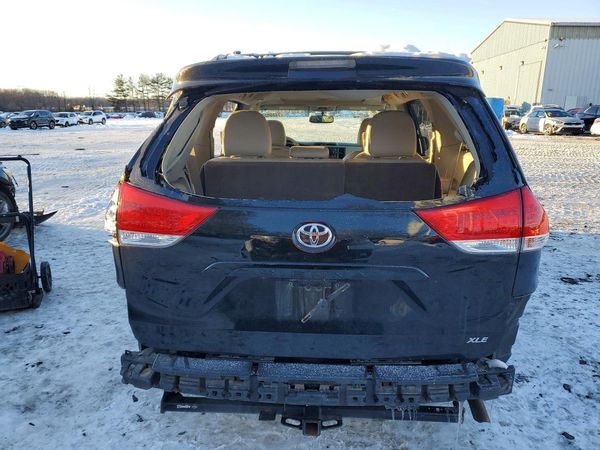2014 TOYOTA SIENNA