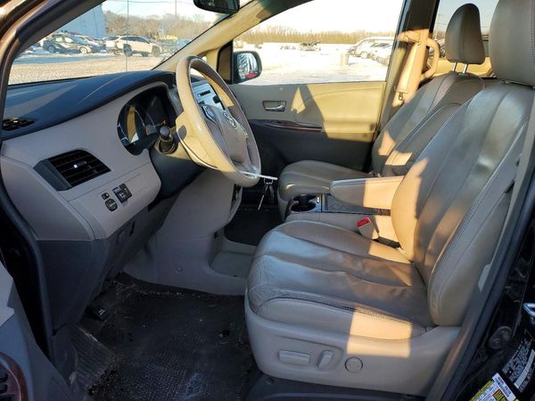 2014 TOYOTA SIENNA