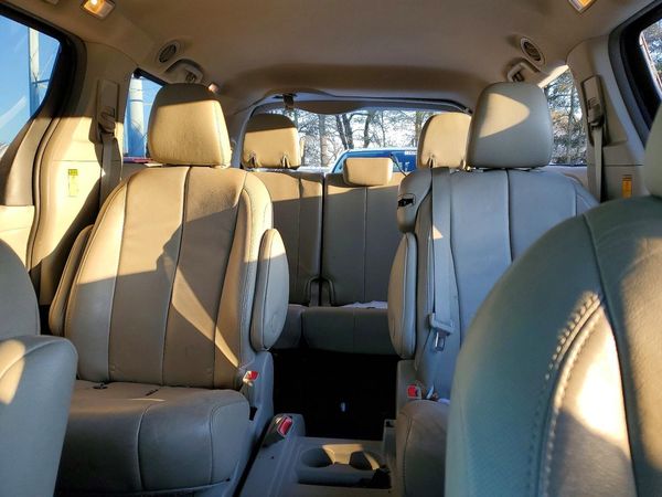 2014 TOYOTA SIENNA