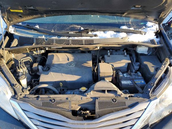 2014 TOYOTA SIENNA