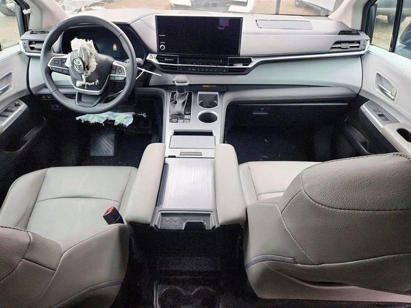 2025 TOYOTA SIENNA XLE — CKPT