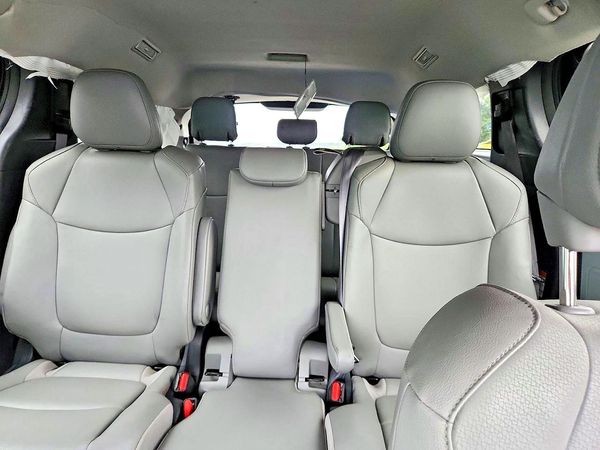 2025 TOYOTA SIENNA XLE — SUVN