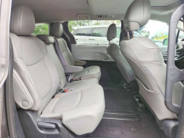 2025 TOYOTA SIENNA XLE — PSRS