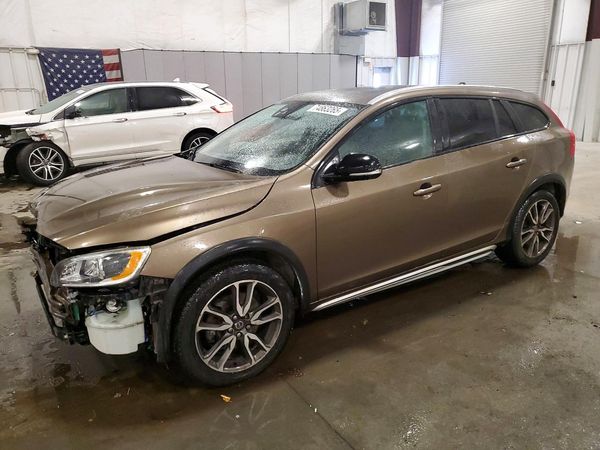2016 VOLVO V60 CROSS COUNTRY SV35 Platinum