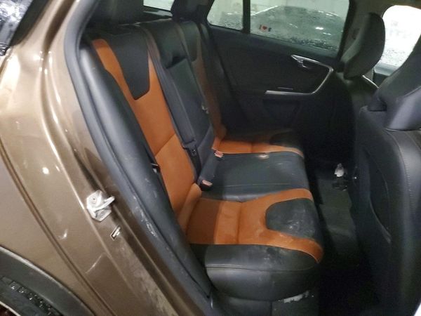 2016 VOLVO V60 CROSS COUNTRY SV35 Platinum