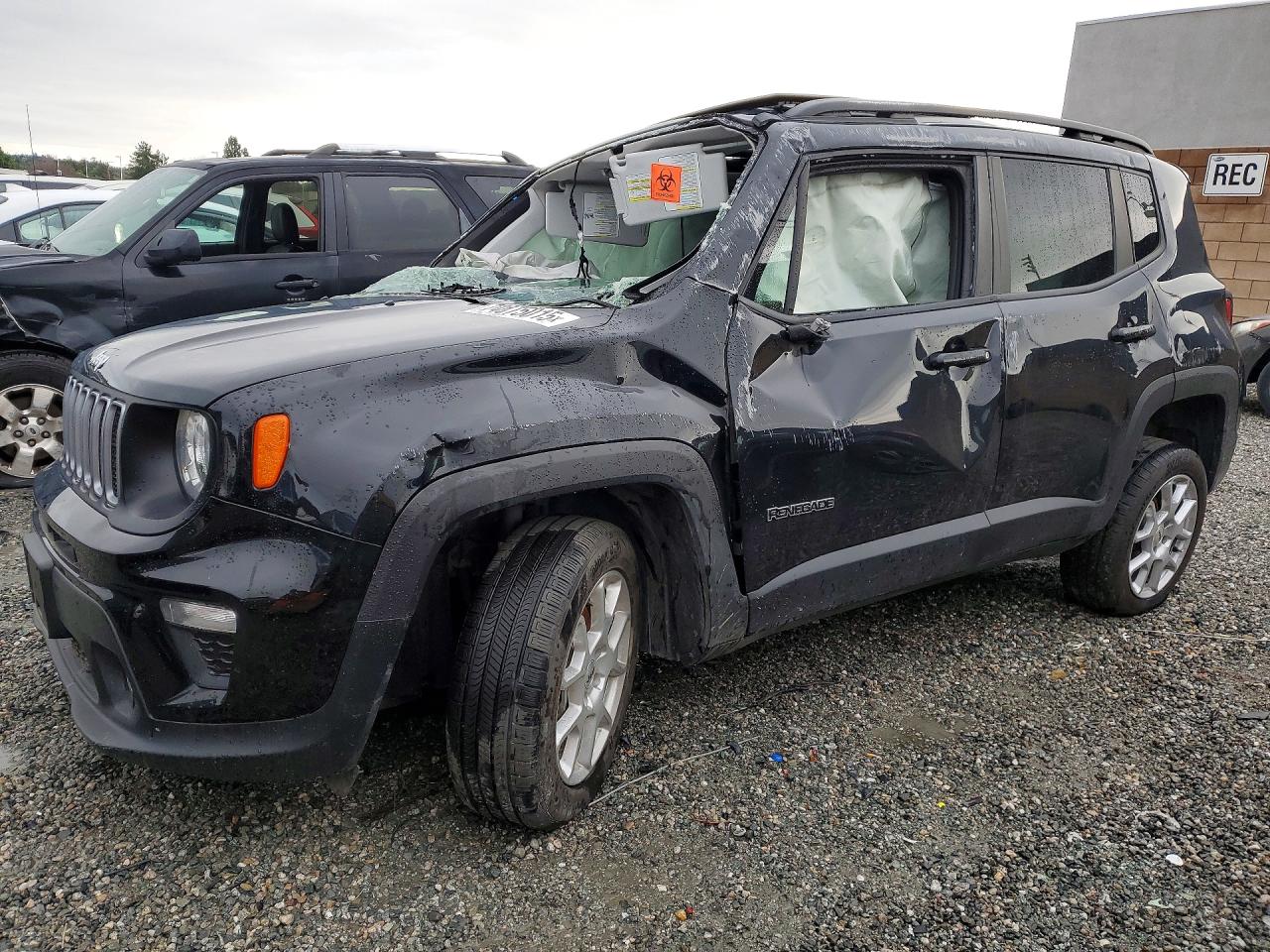 2023 JEEP RENEGADE Latitude, Upland — Front 3/4