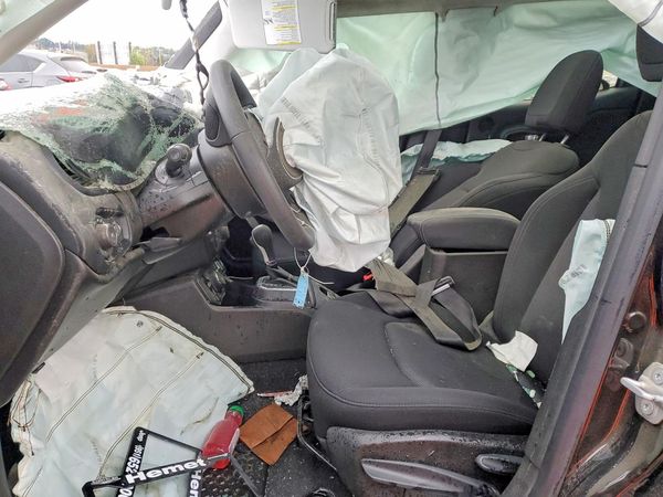 2023 JEEP RENEGADE Latitude, Upland — DENT