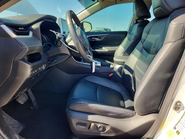 2020 TOYOTA RAV4 XLE Premium