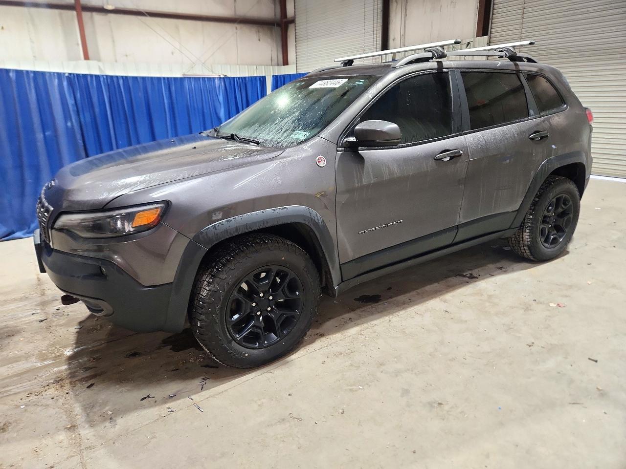 2019 JEEP CHEROKEE Trailhawk — Front 3/4