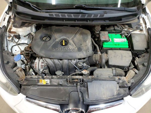 2014 HYUNDAI ELANTRA GLS(Middle) — Engine bay