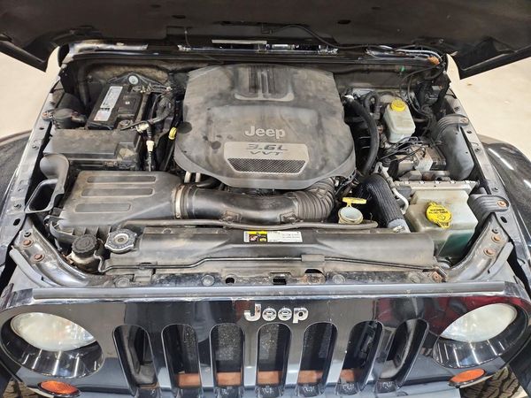 2012 JEEP WRANGLER Sahara — Engine bay