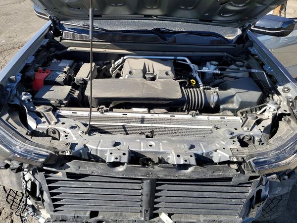 2024 CHEVROLET COLORADO ZR2 — Engine bay