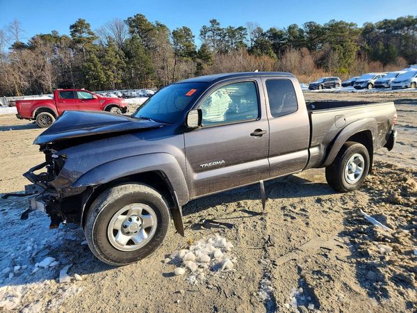 2015 TOYOTA TACOMA Delux Grade