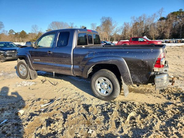 2015 TOYOTA TACOMA Delux Grade
