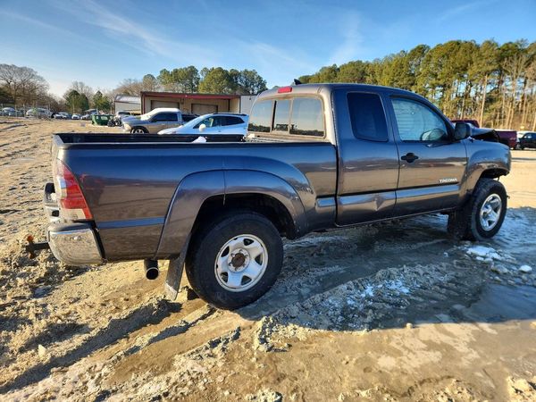 2015 TOYOTA TACOMA Delux Grade