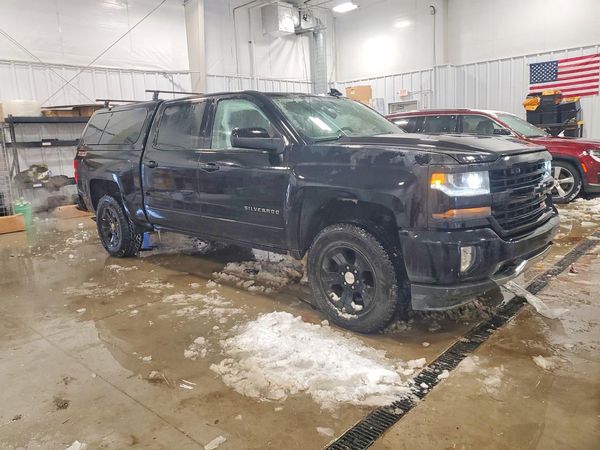 2017 CHEVROLET SILVERADO LT