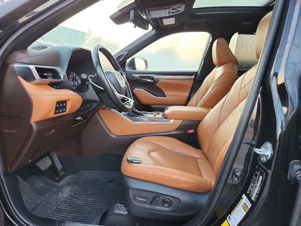 2022 TOYOTA HIGHLANDER — DENT