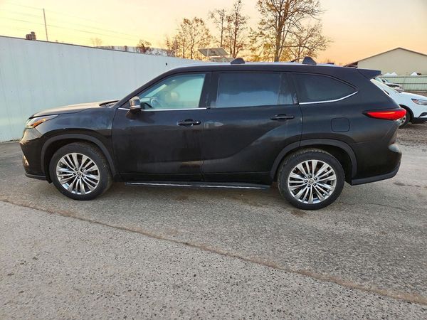 2022 TOYOTA HIGHLANDER — LOOS