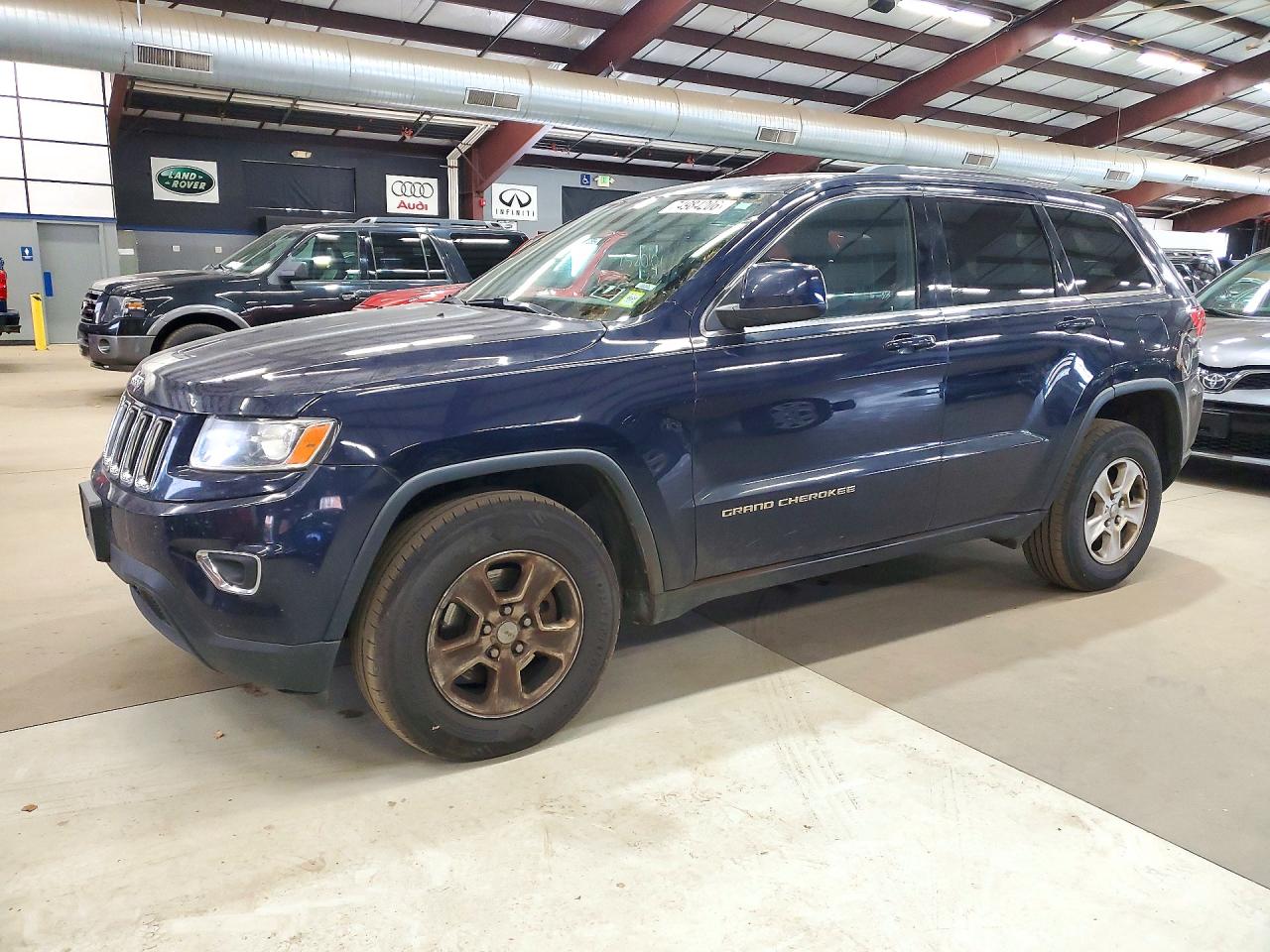 2014 JEEP CHEROKEE Laredo — Front 3/4