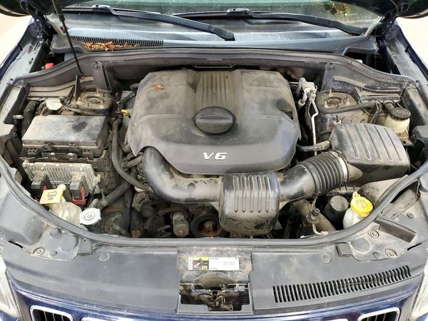 2014 JEEP CHEROKEE Laredo — Engine bay