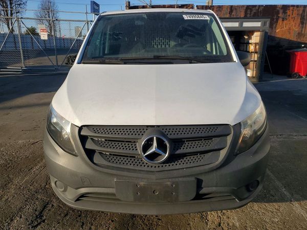 2017 MERCEDES-BENZ METRIS