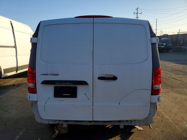 2017 MERCEDES-BENZ METRIS