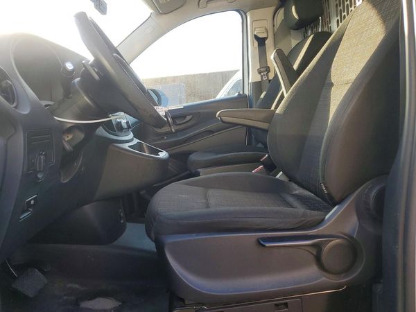 2017 MERCEDES-BENZ METRIS