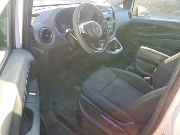 2017 MERCEDES-BENZ METRIS